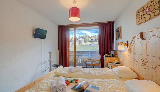 Hotel Relais Alpin Twin Room & Balcony 9, Les Mosses, Switzerland