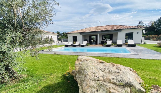 ✨✨ Hotel residence: Luxury villa with swimming pool 2 km from the sea✨✨