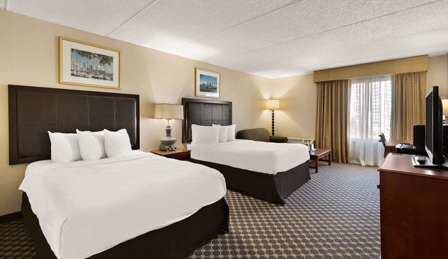 Hotel RL Cleveland Airport West