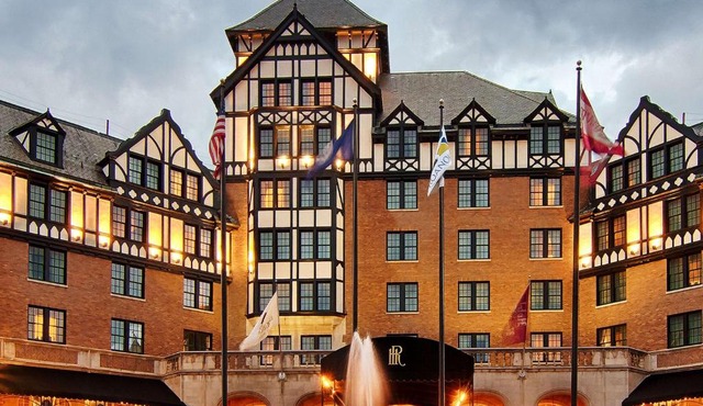 Hotel Roanoke & Conference Center, Curio Collection by Hilton
