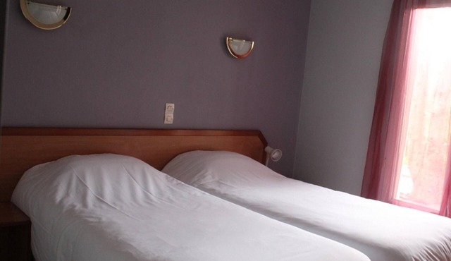 HOTEL ROOM IN THE COUNTRYSIDE NEAR THOUARS 79