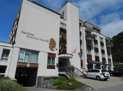 Hotel Sherlock Holmes "nur 200 m zur Gondelbahn Hasliberg"