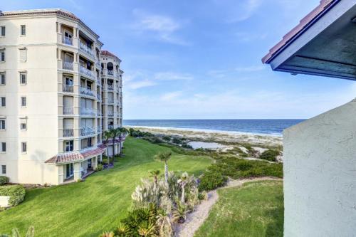 Hotel Side Condo at Amelia Island Plantation with Balcony, WiFi & Shared Pool