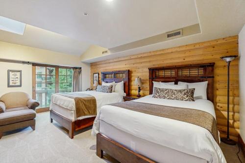 Hotel studio with views fireplace & close to everything