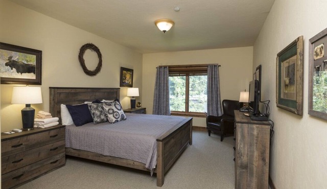 Hotel Style Room Near Slopes