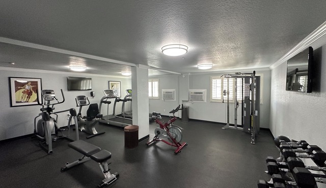 Hotel Suite in Lompoc with Kitchenette, Pool and Complimentary Breakfast