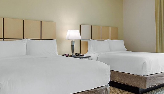Hotel Suites with great guest amenities near San Antonio International Airport.