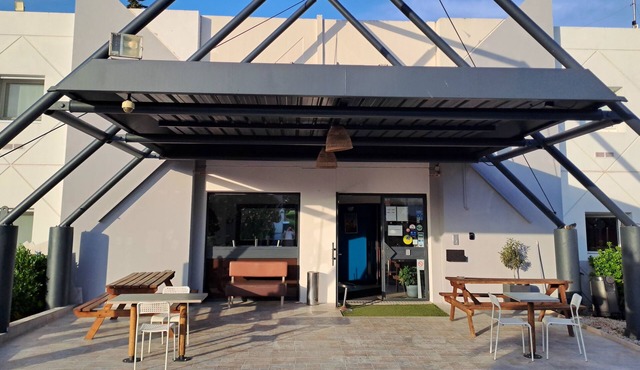 Hotel Thania