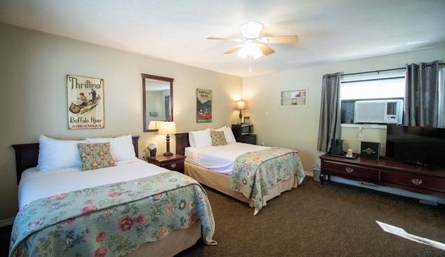 Hotel w/Gorgeous Views, Pool, Firepit: 2 Queens