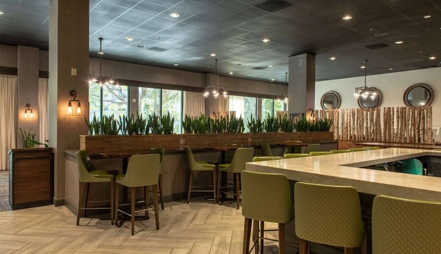 Hotel Zessa Orange County Airport, a DoubleTree by Hilton