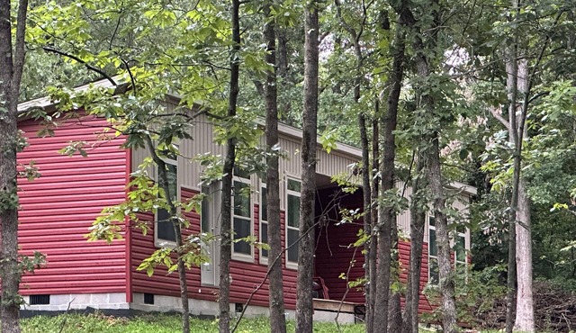 HOTELS R BORING! Minutes to SBU! 2b-2b!. Explore acres, bluffs, creek, trails!