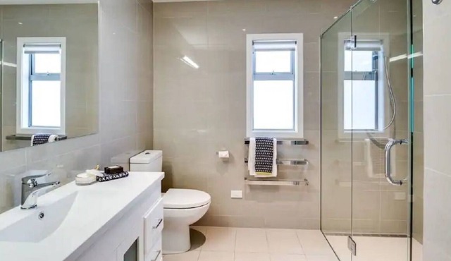 “HotelSuse” 2 minute walk to Westshore beach.