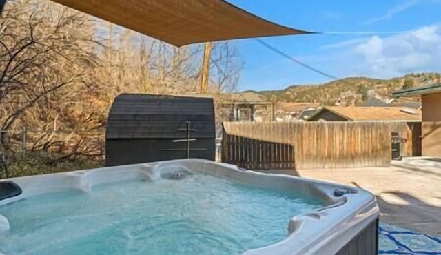 HotTub*2Bed - Garden of the Gods, Colorado Springs
