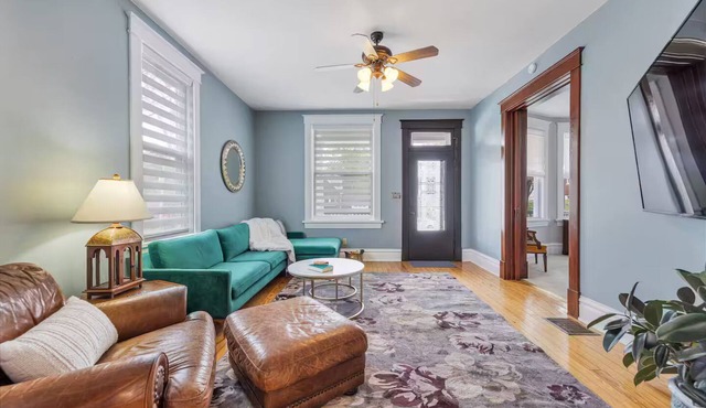 HotTub-2br2b-near Historic Main Street