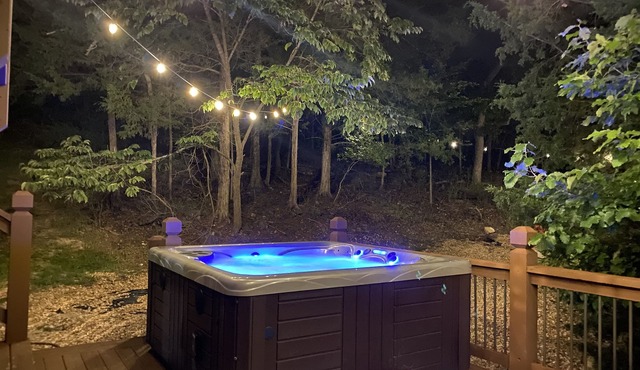 HOTTUB💦CornHole🎱POOLTABLE🔥Pit LAKE🎣SHOWS🎸GOLF⛳️SHOP