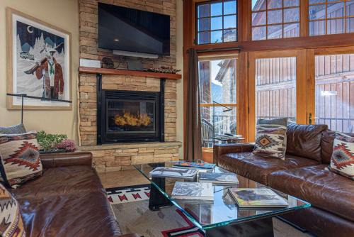 HotTub-Elkpoint-True Ski In Ski Out Family &Pet Friendly
