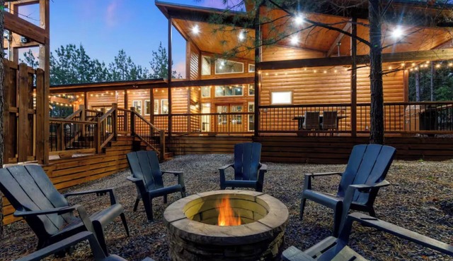 HotTub/FirePit/GameRm/Deck/ForestViews/3 King Beds
