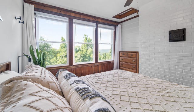 🔥 Hottub + 🐕 friendly + 🏔️ view + Skyline Dr + Wineries