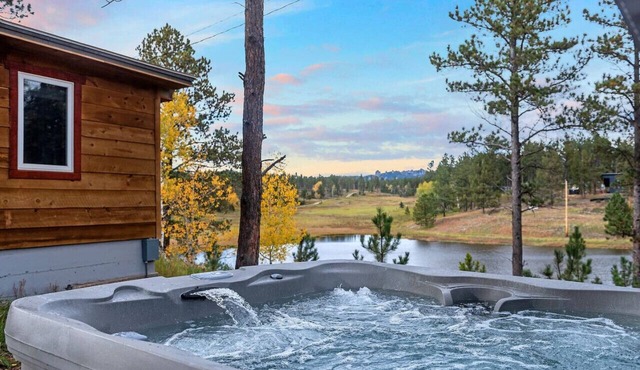 Hottub Hideaway: Firepit + Sauna + Views + Wildlife