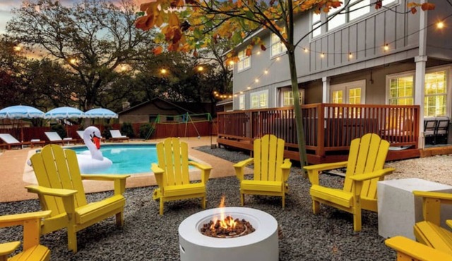 HotTub, Pool, FirePit, Game Room, BBQ, Volleyball and a ton of Family Fun!