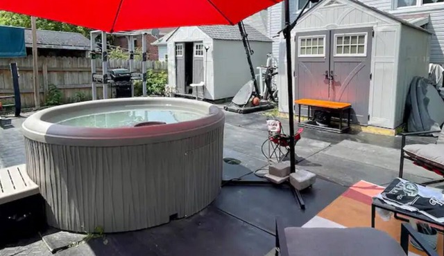 Hottub/Pool Table Getaway