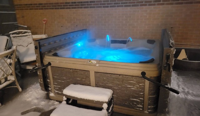 HotTub PS5 GameRoom Theater PoolTable 420