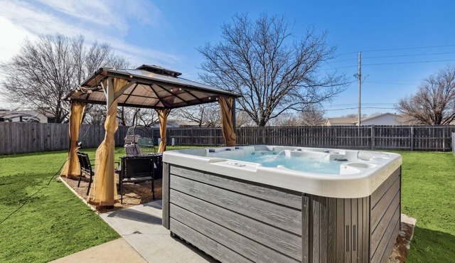 HotTub, Theater, King Duplex in West Wichita