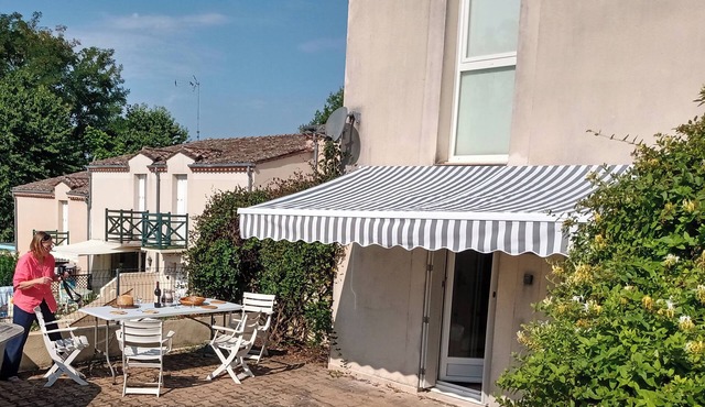 House in lovely gardens with shared pool in Dordogne, parking on site