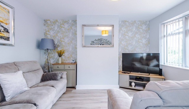 Hough House - 4 bedrooms & spacious