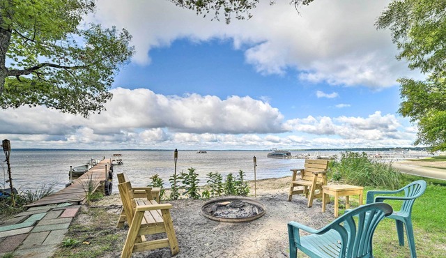 Houghton Lake Cabin w/ Great Outdoor Space!