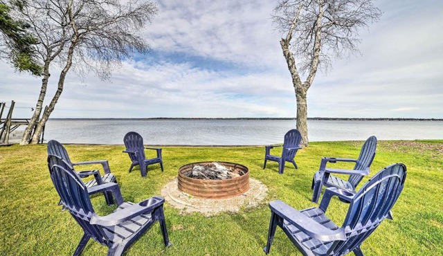 Houghton Lake Cottage with New Private Deck!