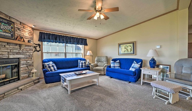 Houghton Lake Family Getaway w/Fire Pit!