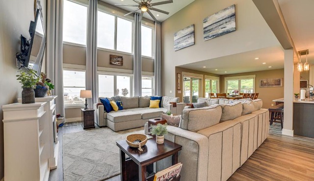 Houghton Lake Home with Private Dock and Kayaks!