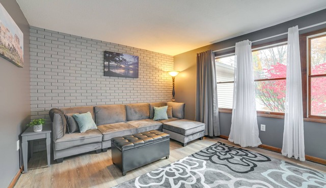 Houghton Lake Vacation Rental - Walk to the Water!