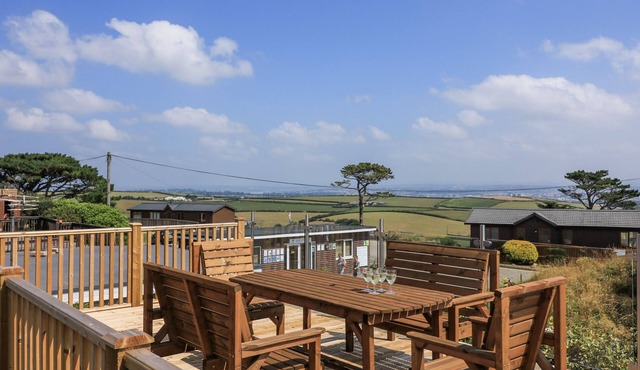 HOUGOUMONT COTTAGE, pet friendly, with a garden in Millbrook