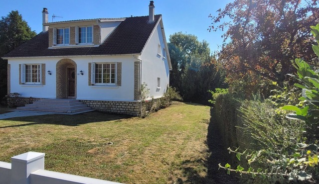 Houlgate Family villa in a quiet cul-de-sac 800 metres from the beach