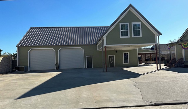 HOUMA 45 MILES FROM NOLA INTERNATIONAL AIRPORT, FISHING, HISTORIC DOWNTOWN HOUMA