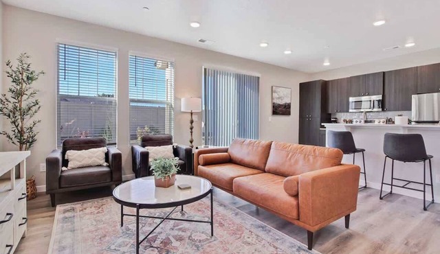 | Hounslow way | Stylish 2 bedroom townhome | Namp