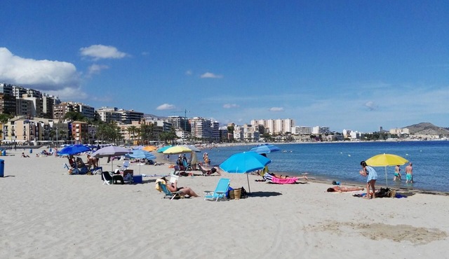 House very close to beach, family, quiet, clean, air cond., Bright and fresh