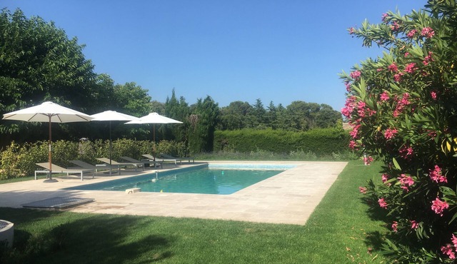 House 3 bedrooms 2 minutes from Uzes - calm on 4500 m² park and garden