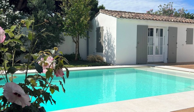 HOUSE 4 Stars, Ré's style, with pool