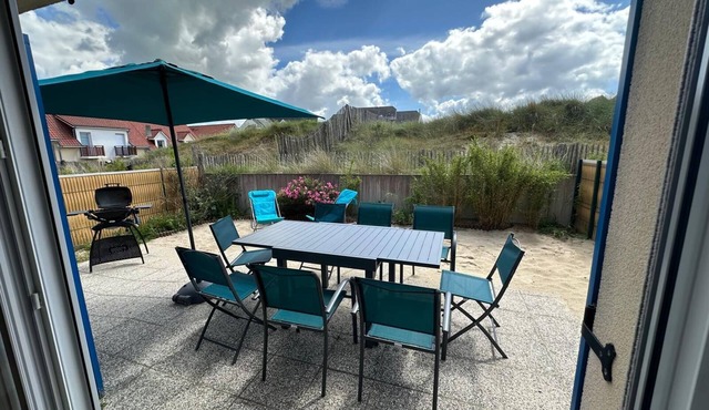 House 1 minute from the beach. Peaceful and fully equipped. Outdoor space.