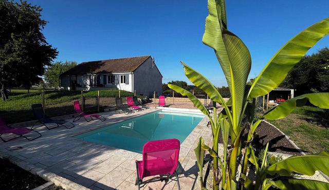 House 10 People Swimming Pool With Jacuzzi