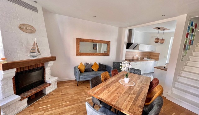 House 100 metres from the beach and shops