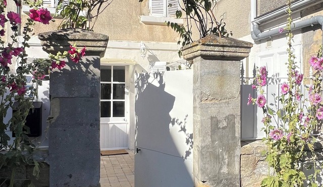 House 100 metres from the sea, sleeps 4 to 8