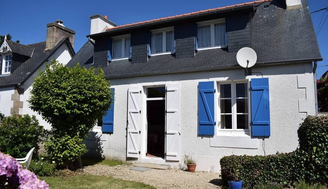 House 100m beach of Tourony with enclosed garden in TREGASTEL