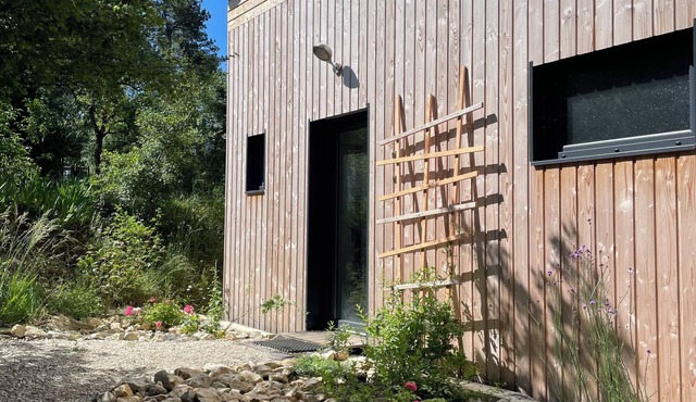 House 10min from Cahors in the heart of the woods with swimming pool