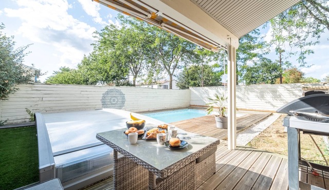 House 11 adults & metro access in Toulouse. Perfect for family & colleagues