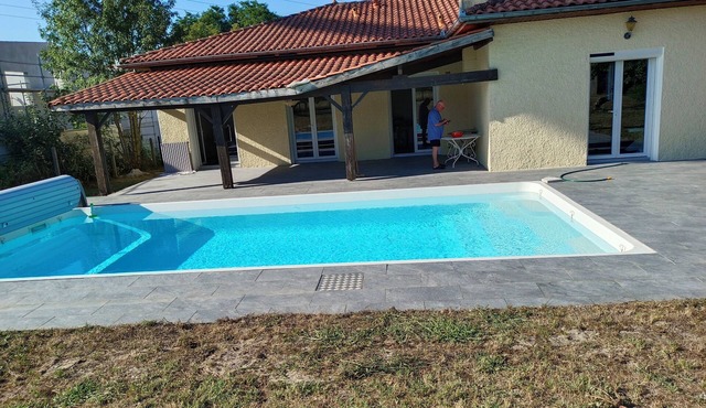 House 115m² with swimming pool, 20 min from Bordeaux center Tram 500m.