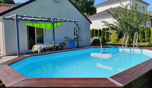 House 12 people with swimming pool and wood stove.